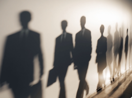 華強(qiáng)方特：副董事長(zhǎng)張恒春因退休離職